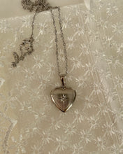 Load image into Gallery viewer, Vintage Locket Necklace