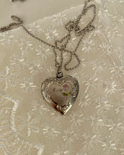 Load image into Gallery viewer, Vintage Locket Necklace
