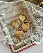 Load image into Gallery viewer, Vintage Heart Locket Necklace 2.0
