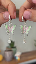 Load and play video in Gallery viewer, Petalfly Earrings
